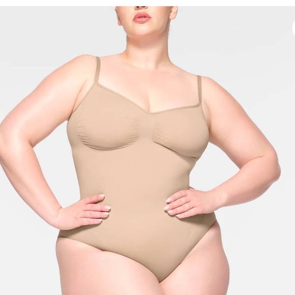 skims new version seamless sculpt brief bodysuit - Picture 2 of 8